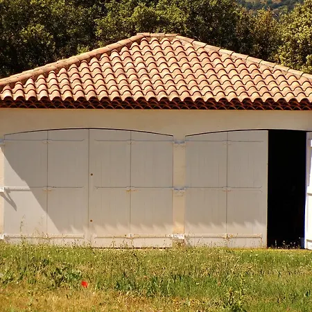 342 M2 Classee 4 Etoiles Sur 1 Ha - Provence