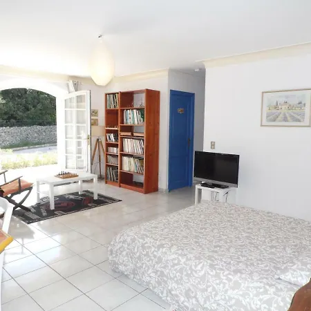 Villa 342 M2 Classee 4 Etoiles Sur 1 Ha - Provence *